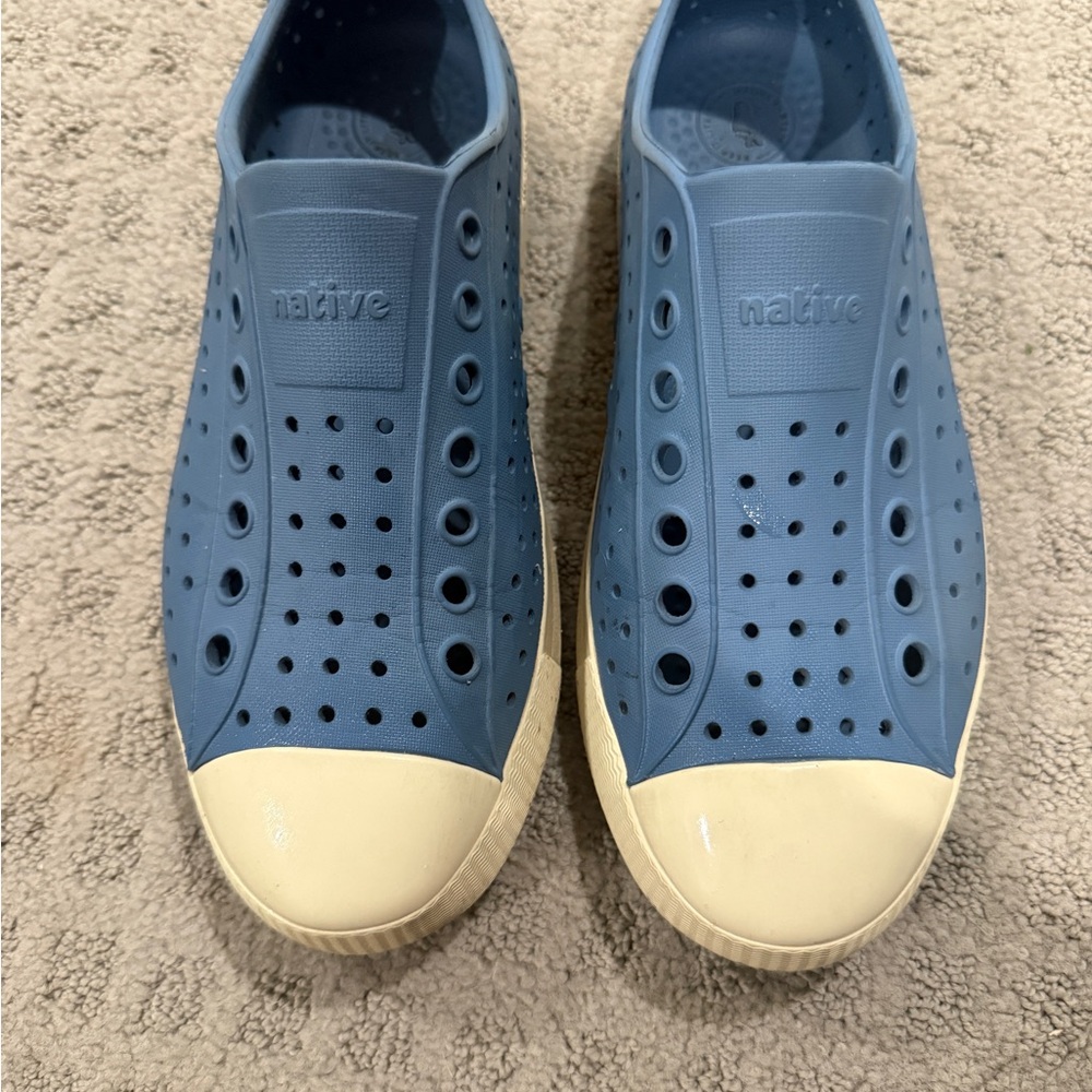 Native Jefferson,Sugarlite Size 6, Perforated Dark Blue Slip-Ons with Cream Toes